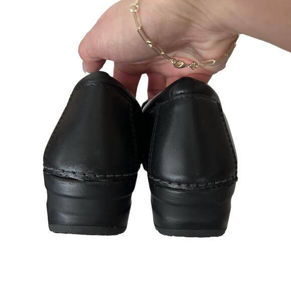 LL Bean Black Leather Slip On Clogs Sz 7.5 - Picture 5 of 9